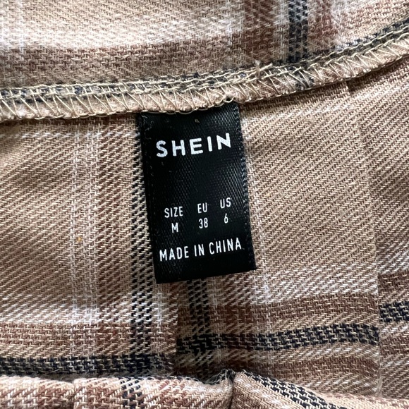 PLEATED SIDE ZIP SKIRT - Picture 2 of 2